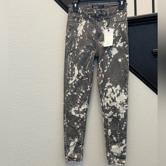 Zara Denim - NWT Zara Basic Bleached Out Body Shaping Gray Jeans
